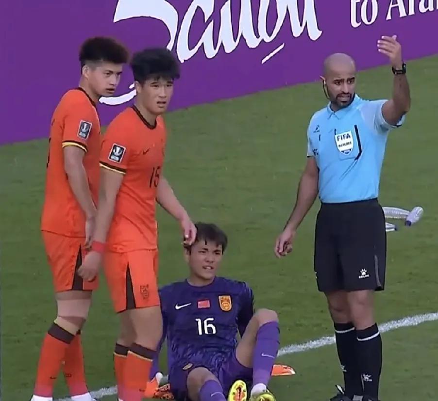 这次冲撞幸亏李昊挺过来了，否则，点球大战就难说了。
当时，大伙都在祈祷，没事就好