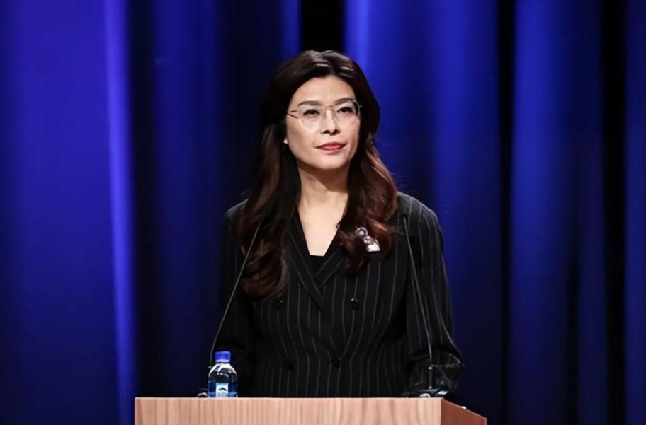 郑丽文首度回应两岸统一：称条件未成熟提和平架构，务实背后藏无奈

国民党主席郑丽