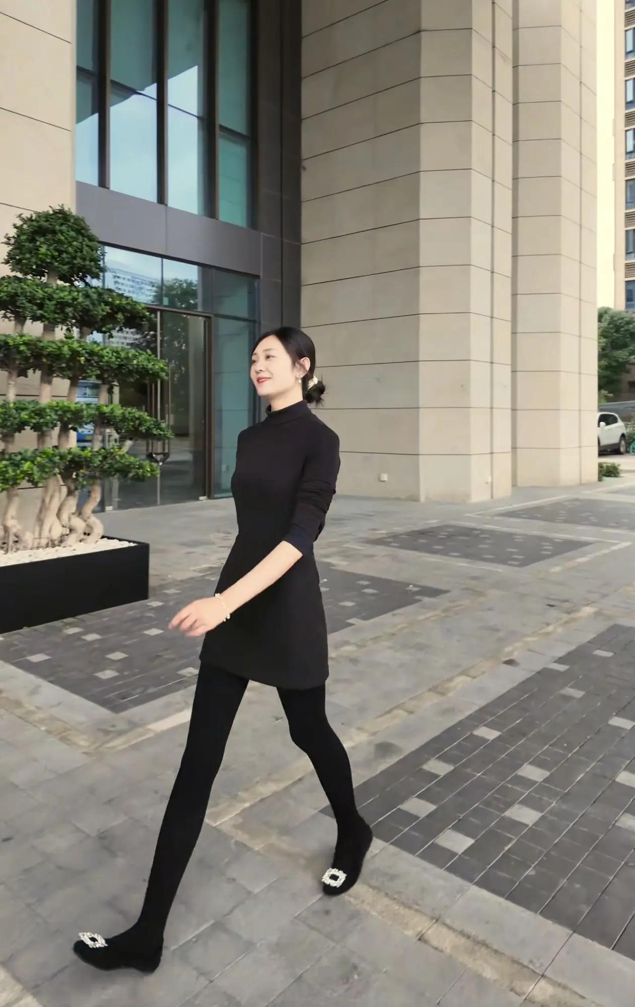 普通人无论如何努力，都不可能轻易成功的
我个人感觉，有些人你再怎么努力，没有关系