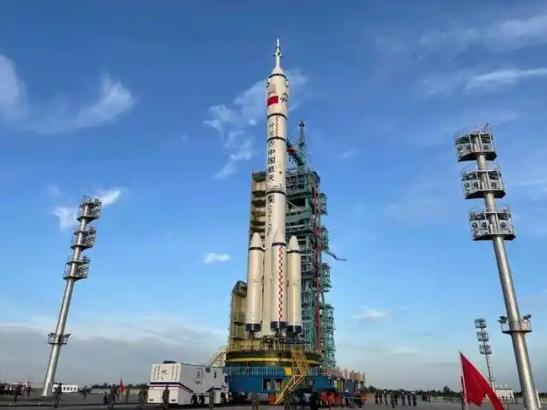 美国军方的东大问题专家发出了警告：中国最新的五年规划里，以前常提的“光刻机”、“