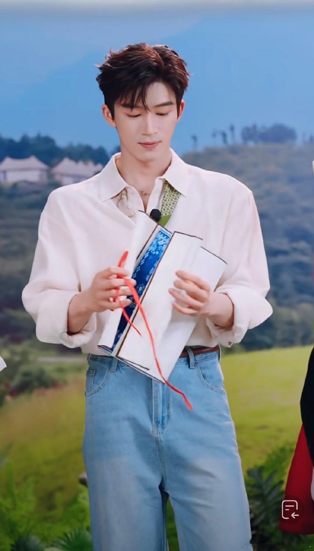 王星越为了一口非遗酸汤有多拼 为了这口好味道，王星越直播现场开启花式舂食材硬核挑