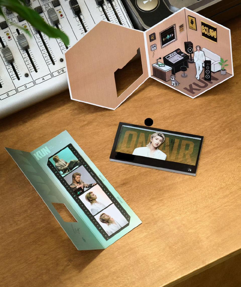 蔡徐坤直播蔡徐坤电台式直播直接把松弛感拉满！状态清透舒展，边和粉丝唠日常。读粉丝