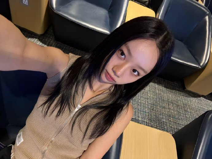 李惠利被曝新恋情后首现身李惠利恋情风波后首现身 李惠利被曝恋情后现身机场。 ​​