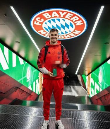 在今天凌晨进行的德国杯1/4决赛中，拜仁慕尼黑凭借着凯恩的点射和迪亚斯的单刀破门