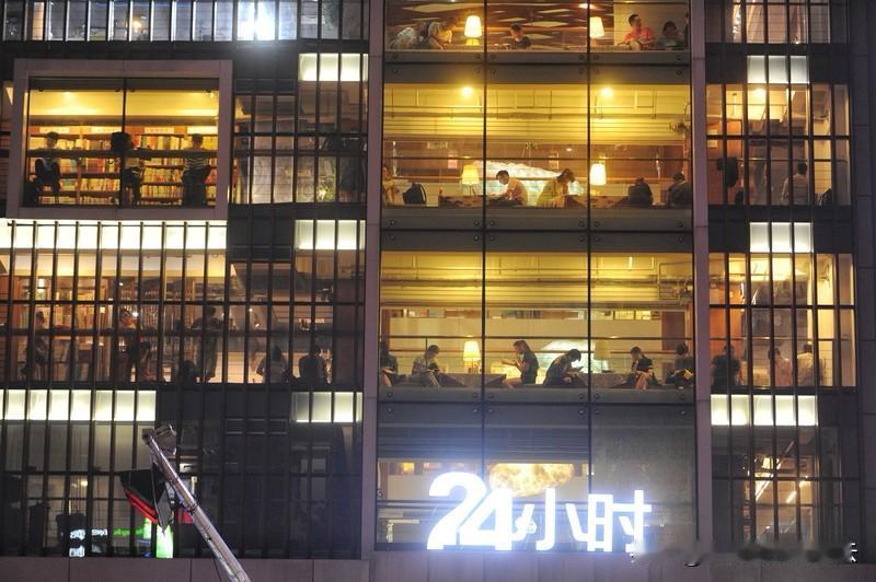 写小作文真的没有什么素材吗？

如果不考虑垂直和方向，其实可以有无数的话题和素材