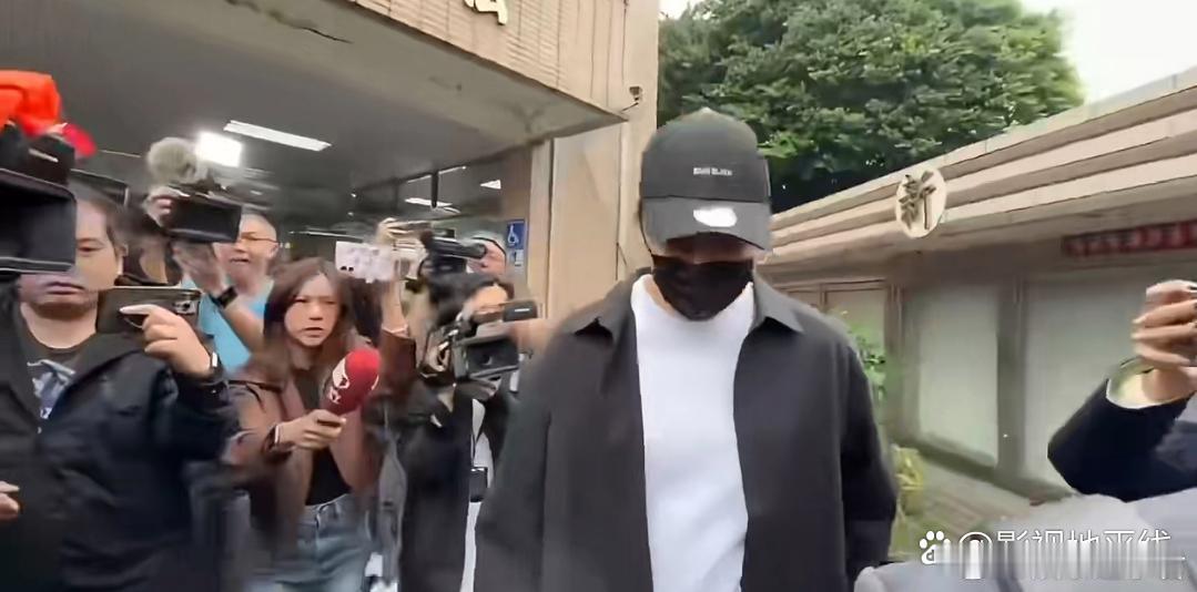 据台媒，王大陆涉嫌伪造文书案今日开庭，他承认被控的使公务员登载不实文书、伪造文书