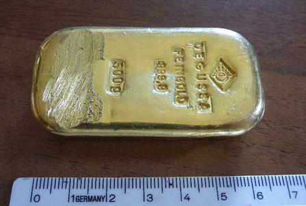 真痛快！水下两米捞出16万金条！少女主动上交半年无人认领，法院直接判黄金归她 