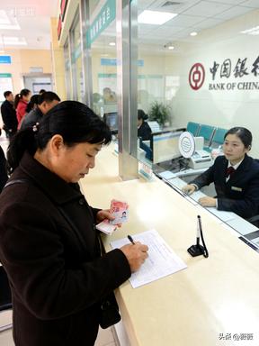 非常现实的话：
存钱，存钱，存钱！
​一天存10块，
一年就是3650。
一天存