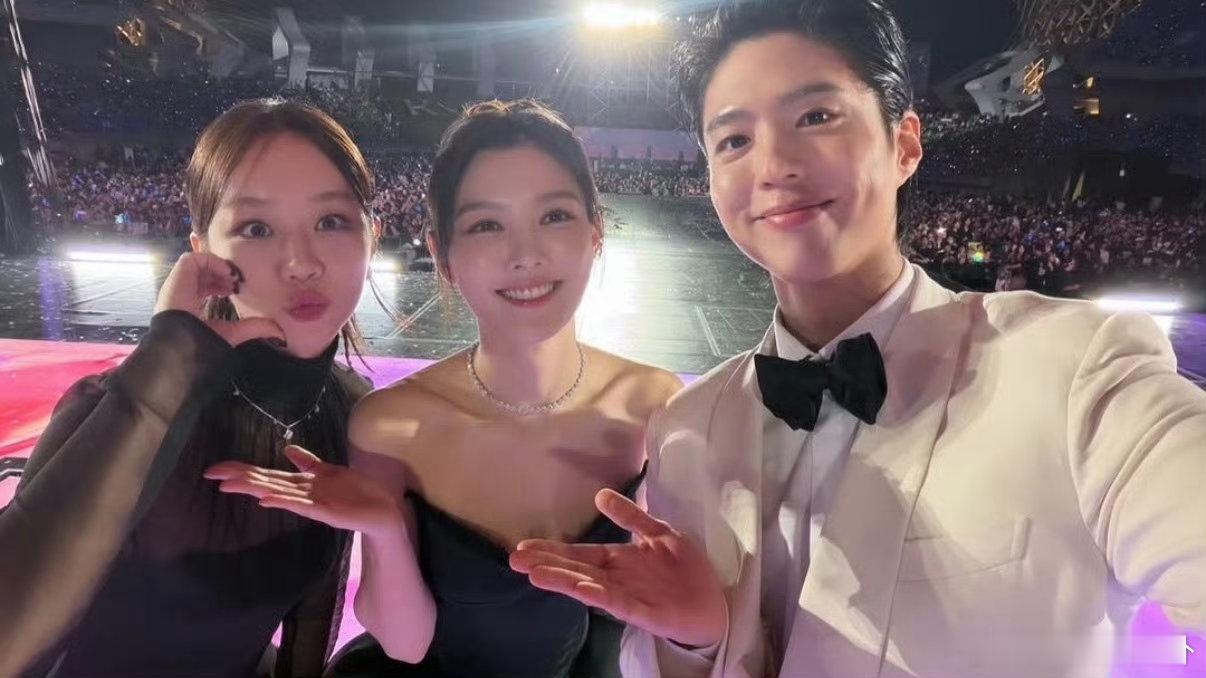 朴宝剑李惠利一起跑步李惠利朴宝剑朱迪尼克 看到两人一起跑步的画面太治愈了，步伐都