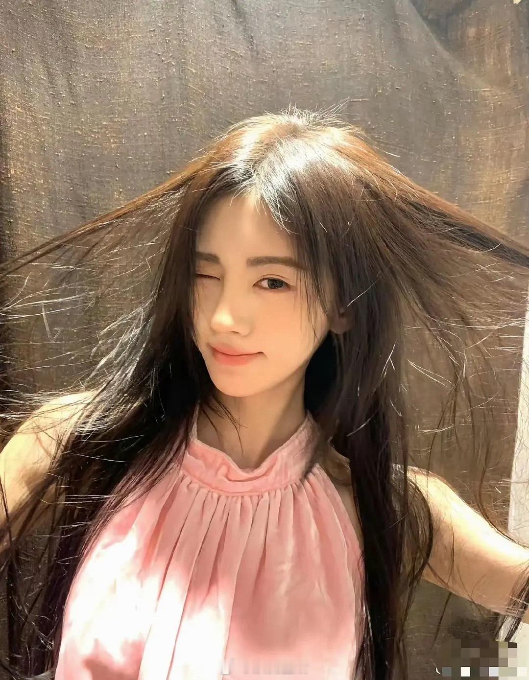 这不需要比吧，谁美一目了然。 