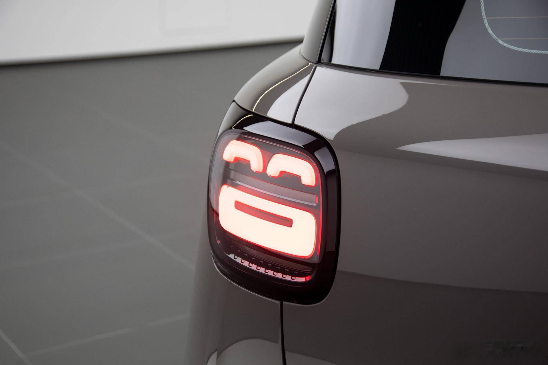 零跑A10和海绵宝宝联名了，这一切都要从A10的哈哈尾灯说起新能源汽车零跑a10