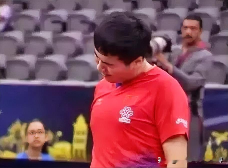 梁靖崑已成为成都混团世界杯中国队里最薄弱的一环：对法国先赢后输不敌小勒布伦，成为