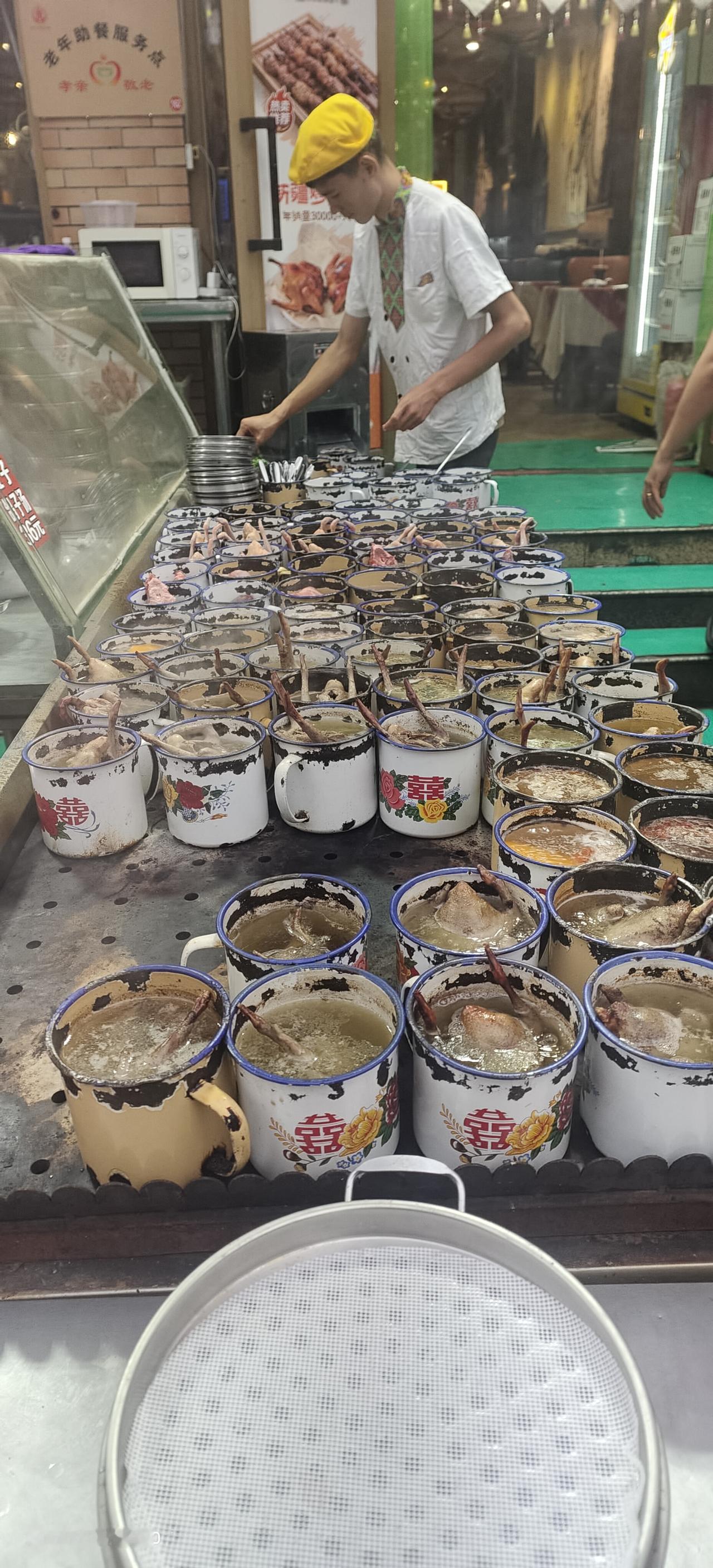 新疆齐满巴扎的美食何止“三宝”新疆美食亚克西，太好吃了，我在新疆吃不够，玩不够。
