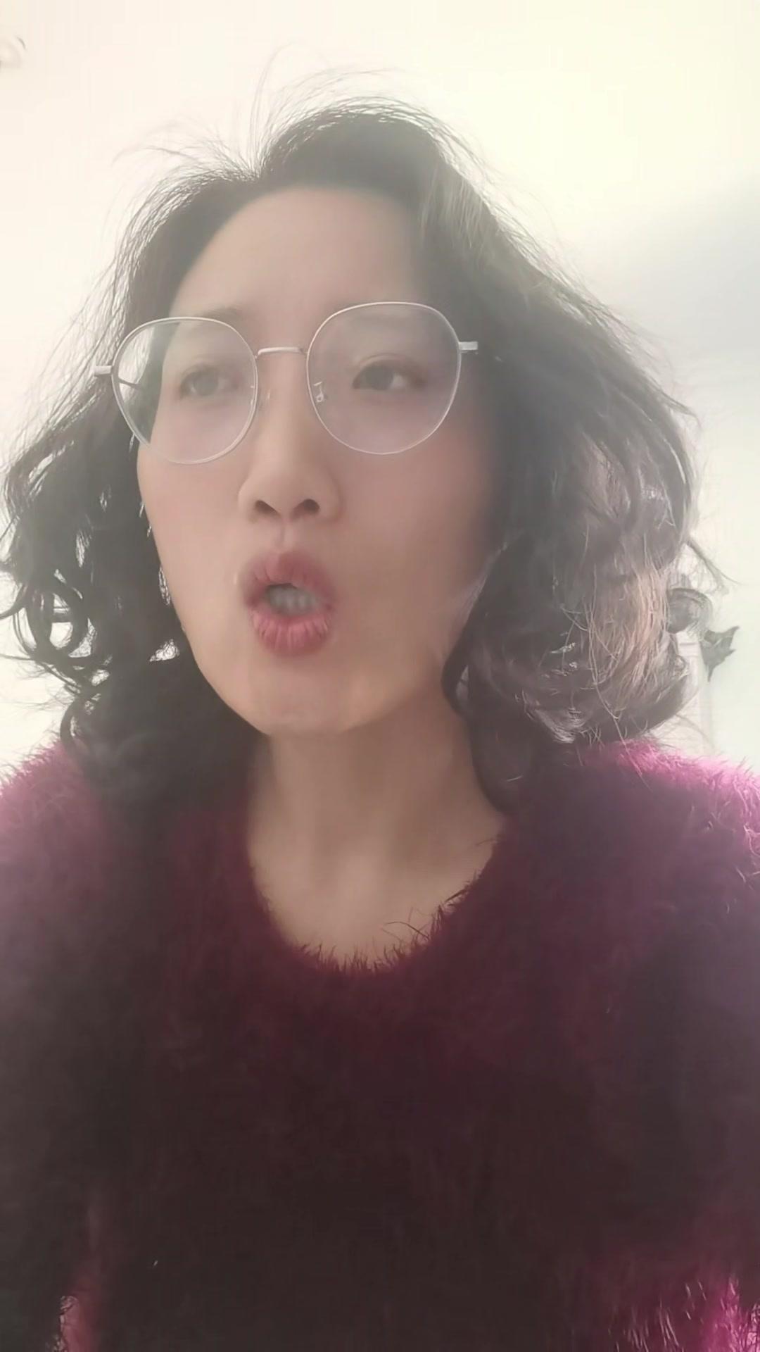 好多网友看到大s的两个孩子后，都深有感叹：女人一定要多爱护自己，学会自私的爱自己