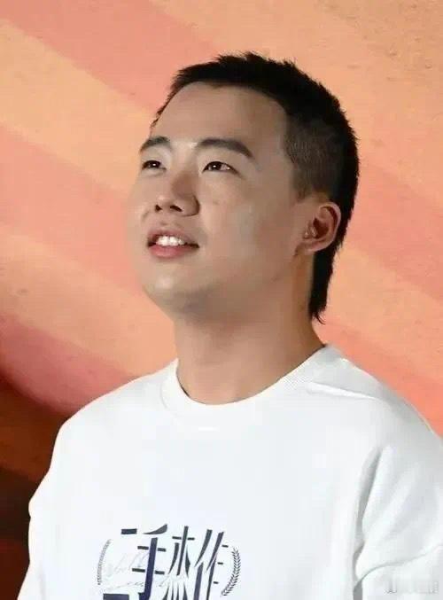 王一博所在的男团UNIQ正式解散了，这个团也成立了差不多有10年，虽然这些年团在