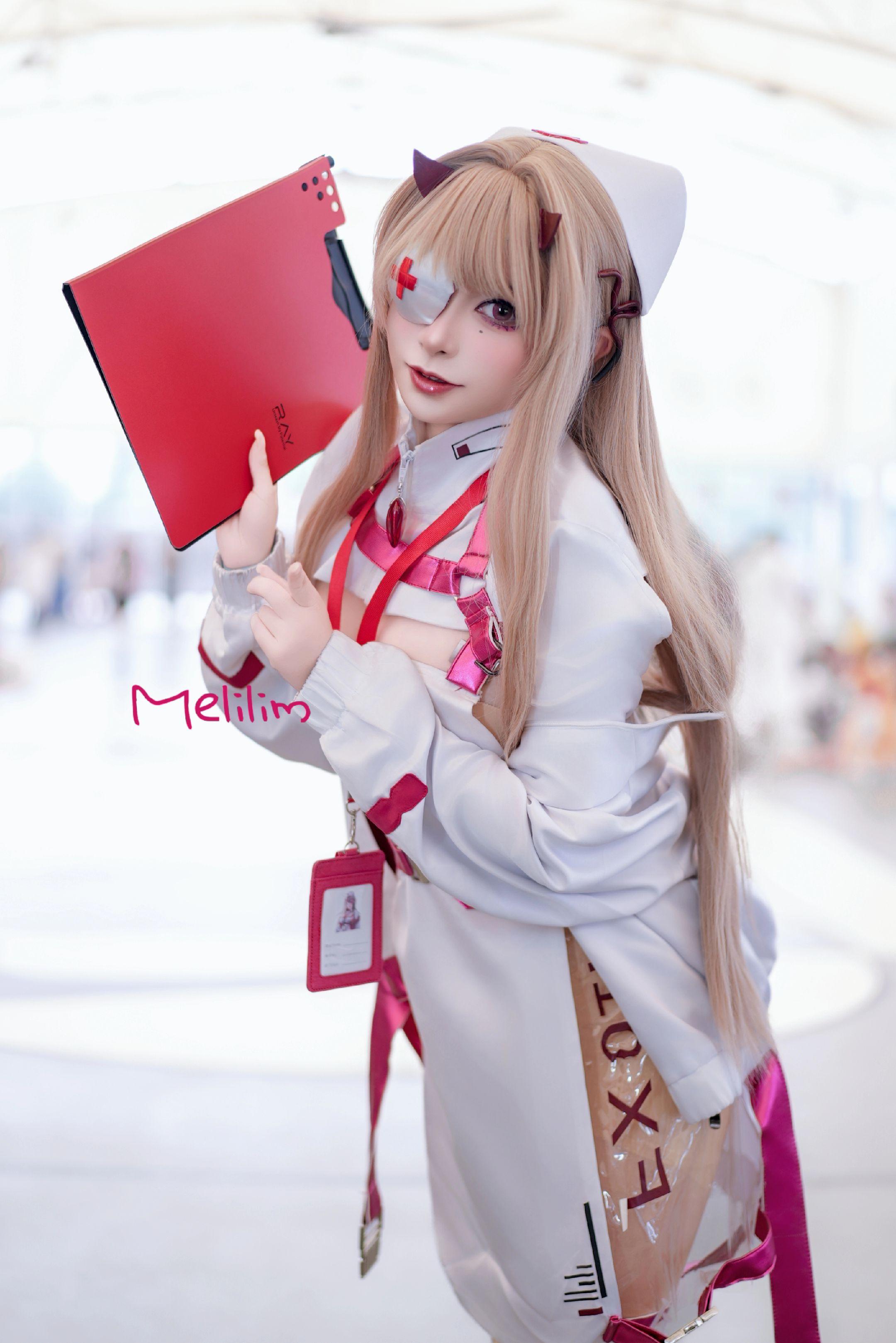 指挥官，半周年快乐，今晚，请务必准时赴约。