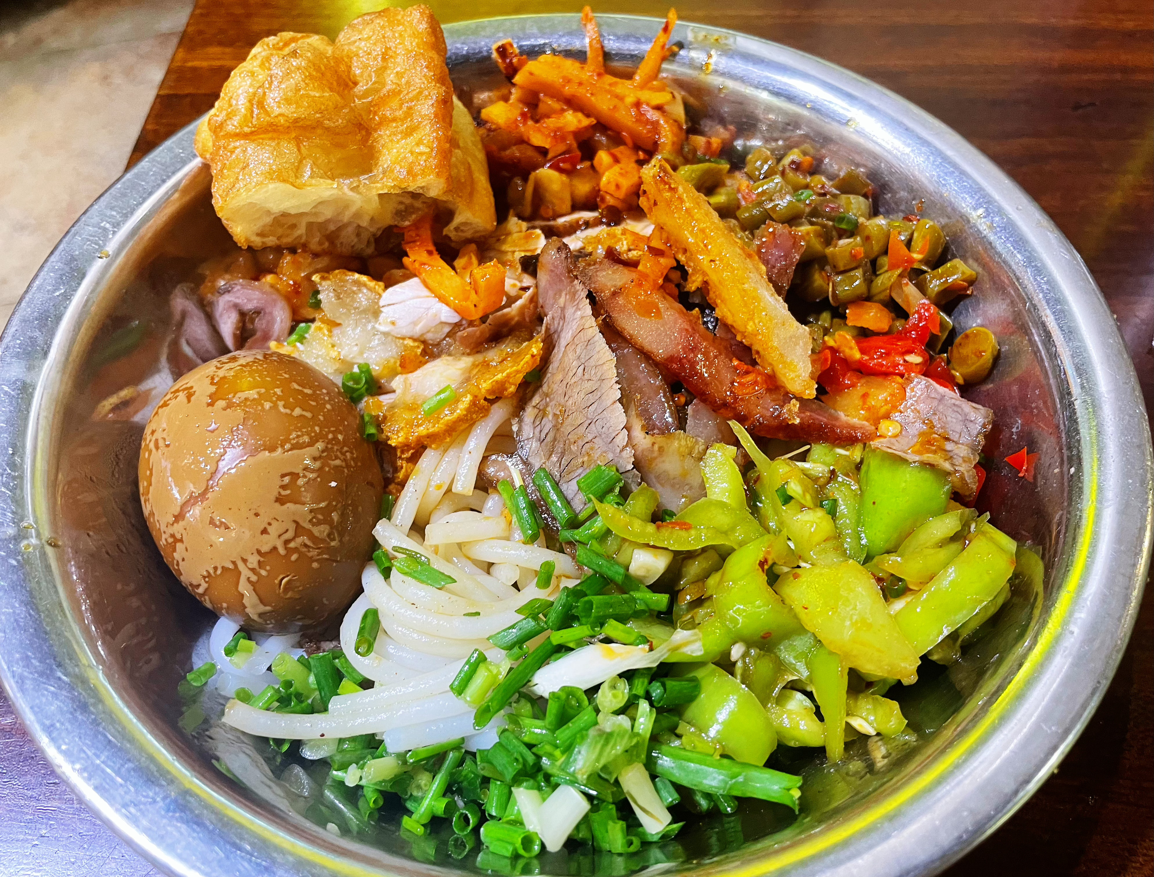 #玩家美食日记# 来桂林卤菜粉 啤酒鱼 田螺鸭脚煲田螺酿 酸笋炒牛肉 酸嘢 烧味