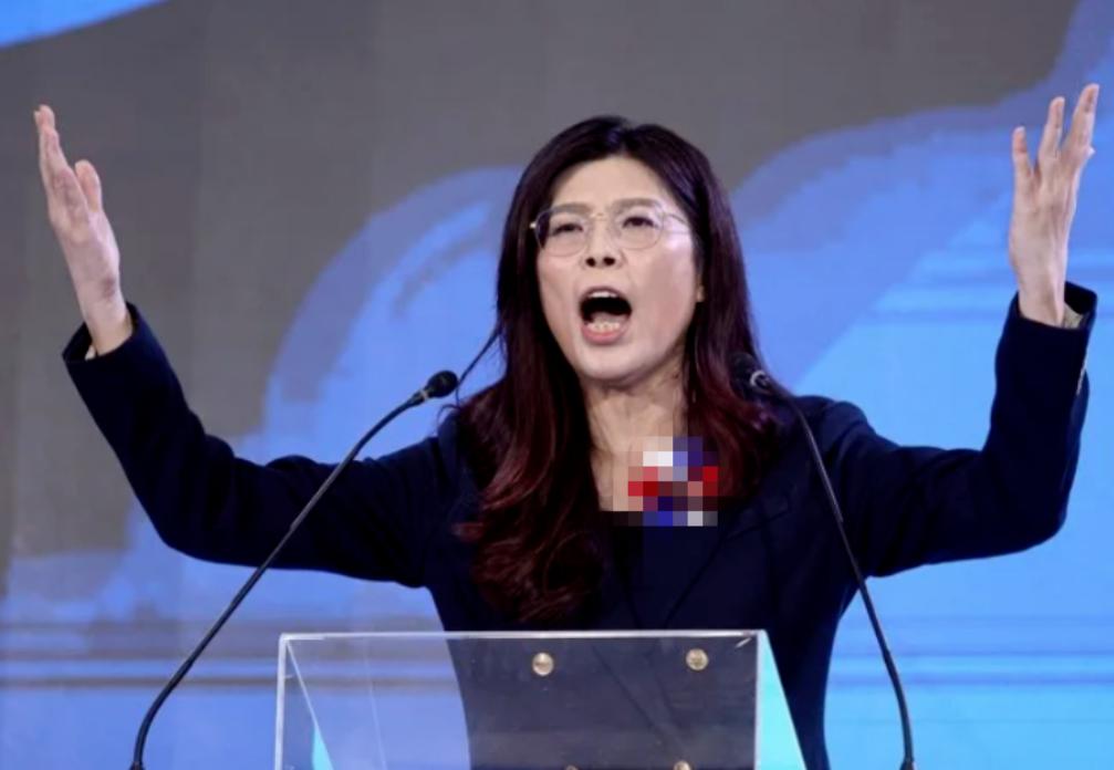 一般当官的首秀致辞，不都是捧着稿子念吗？句与句之间卡壳都不新鲜，更别说有什么感染