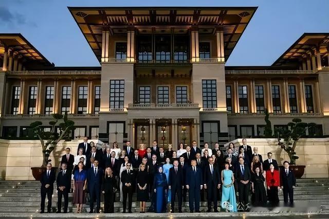 安卡拉峰会闹剧不断！特朗普逼军费、强要格陵兰岛，北约同盟裂痕彻底暴露
 
关注北