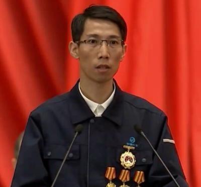 “离开中国，美国给你年薪1000万！”2019年美国开出了上千万年薪的条件，要“