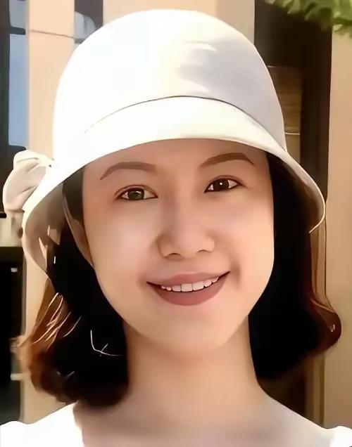 翁帆近期表示不会定居英国，现在多数时间用来陪伴年迈的父母。

她一直在守护亲人，