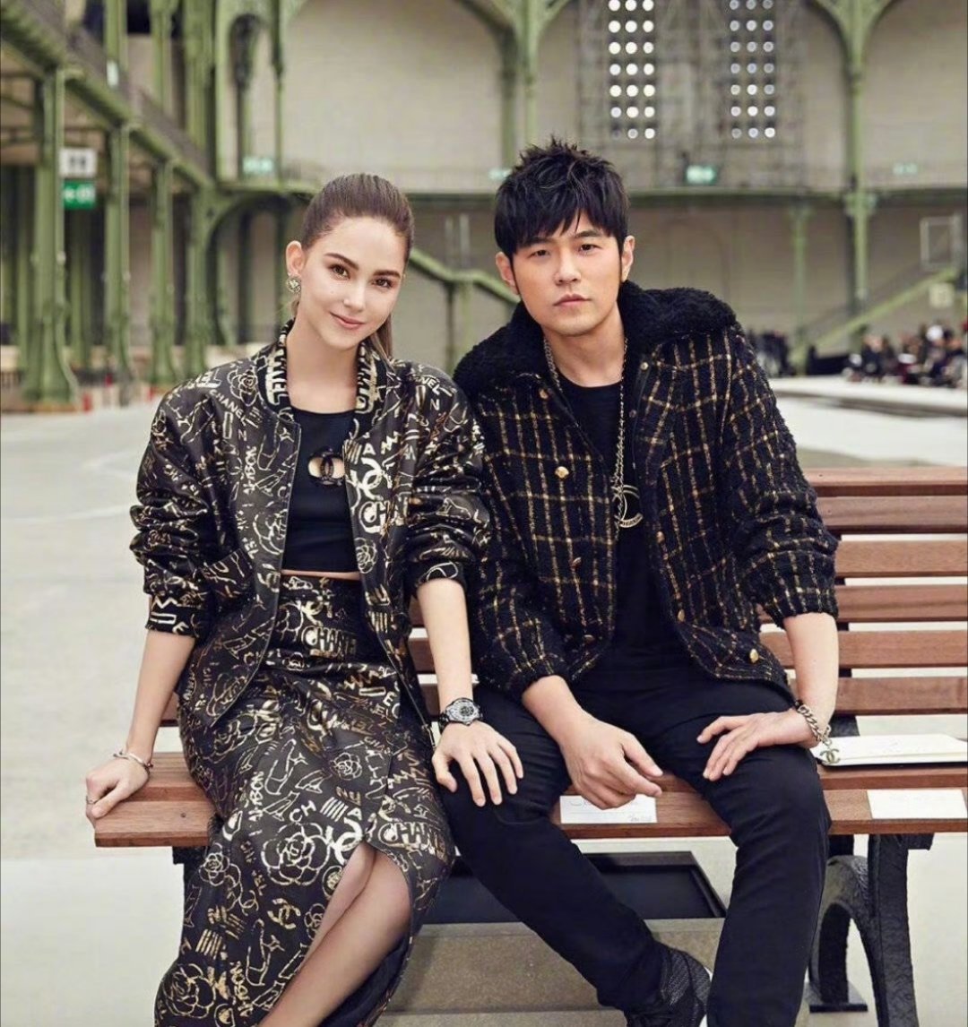 周杰伦昆凌大女儿迪士尼庆生，感觉杰伦还停留在我的青春记忆里，他的女儿都10岁了，
