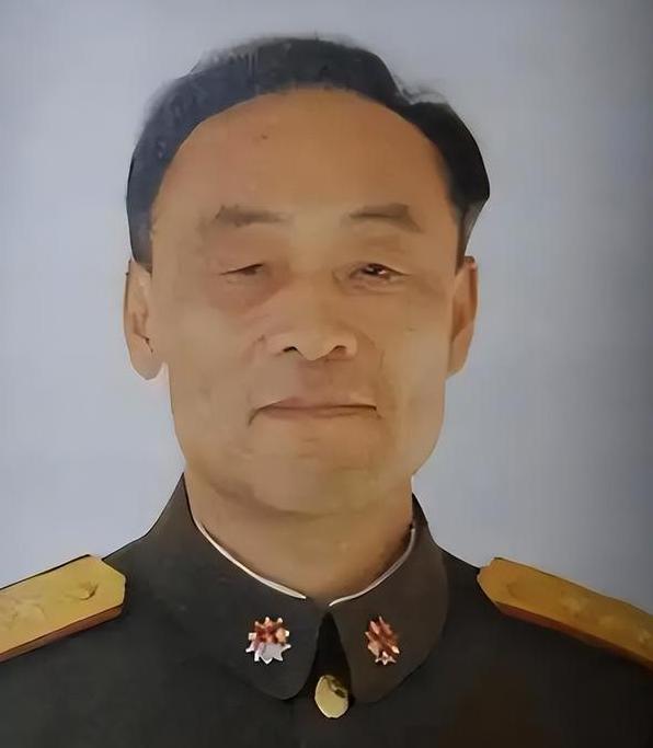 丈夫是上将，妻子是中将。一门两将军。他就是丁衡高，他的妻子聂力晋升中将，是新中国