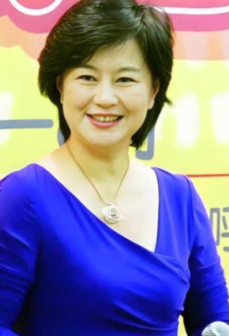 1999年，鞠萍向丈夫蒋启星提出了离婚。蒋启星同意离婚，却让鞠萍二选一，孩子和财