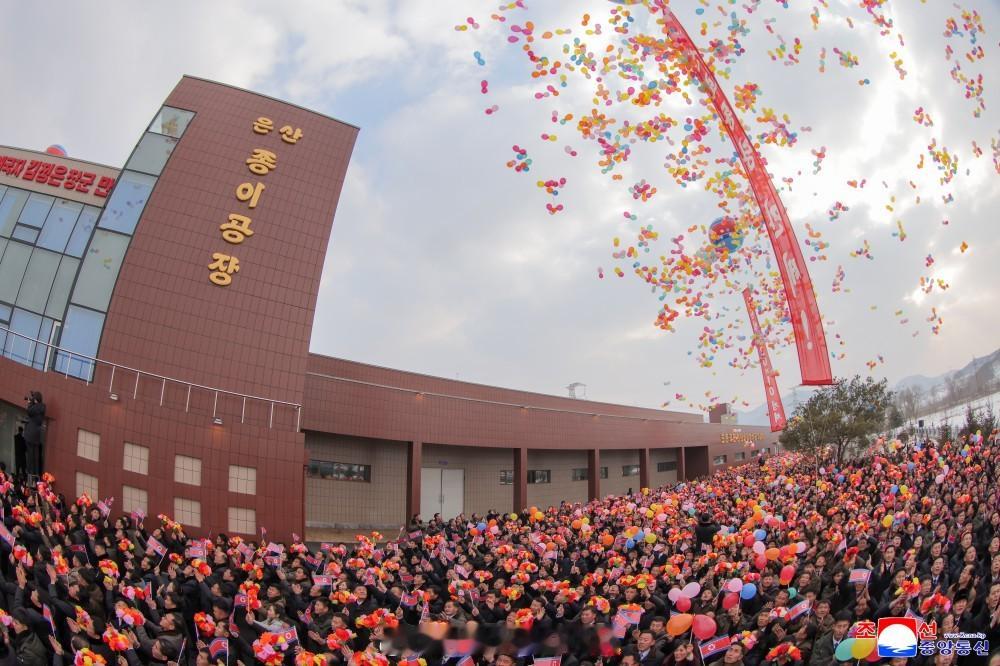 平安南道殷山造纸厂竣工典礼举行朝中社平壤１２月２９日电　庆祝地方发展政策成功落实