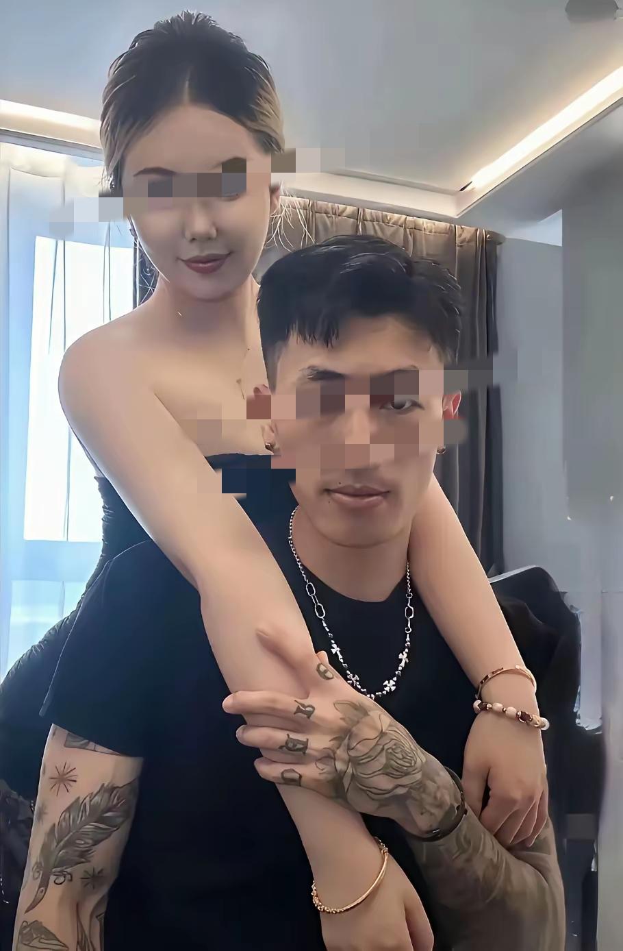 医院护士站变恩爱秀场！原来​毁掉你工作的不一定是同行，有可能是男朋友，还有可能是