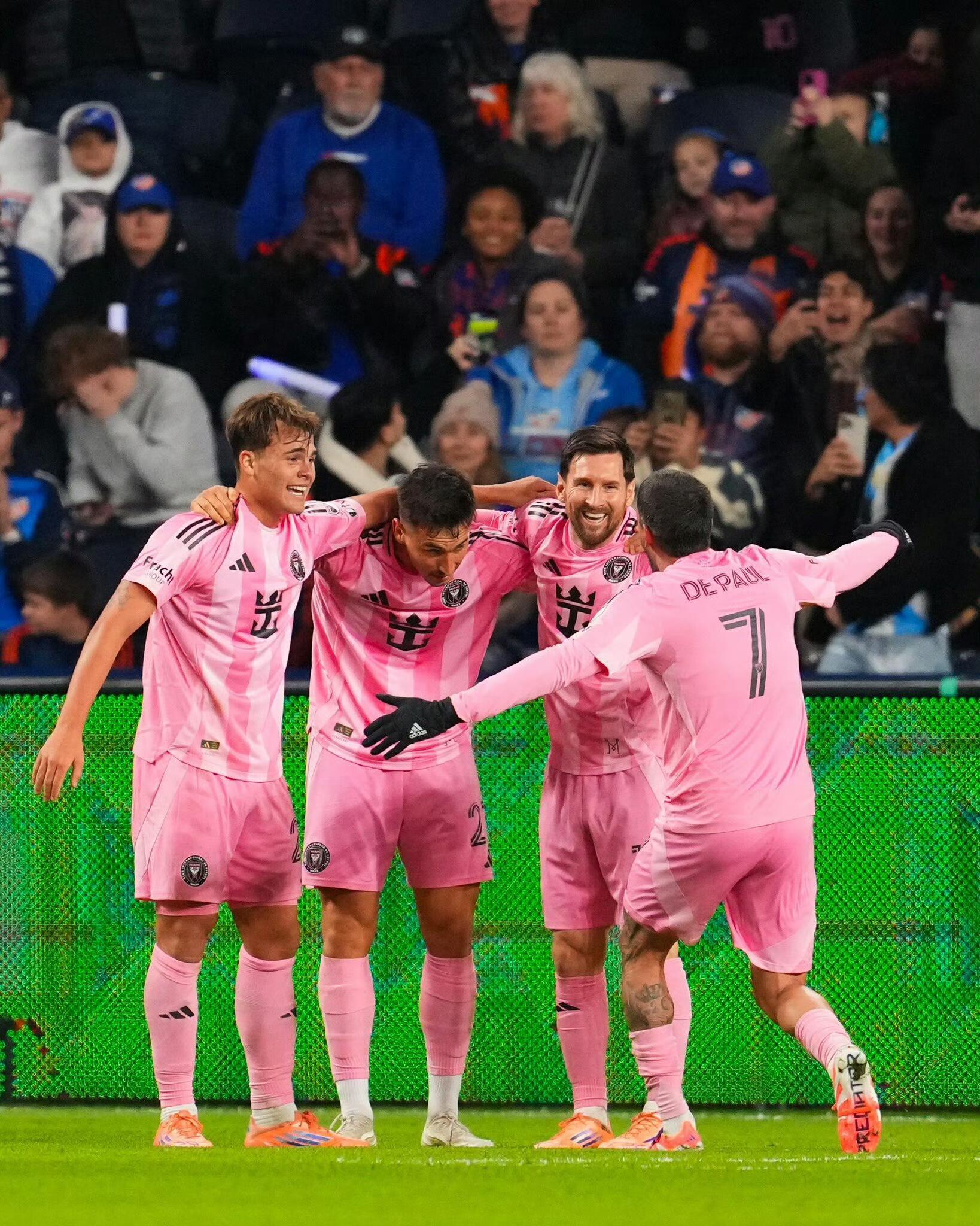 北京时间11月24日美职联季后赛1/4决赛的对决，迈阿密国际客场4 - 0大胜辛