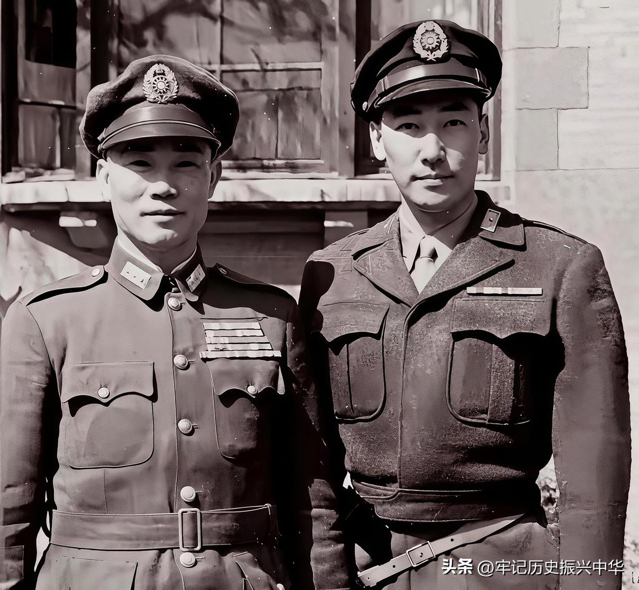 老照片细节封神！1946年南京合影，看懂民国真实人情世故
 
一张1946年南京