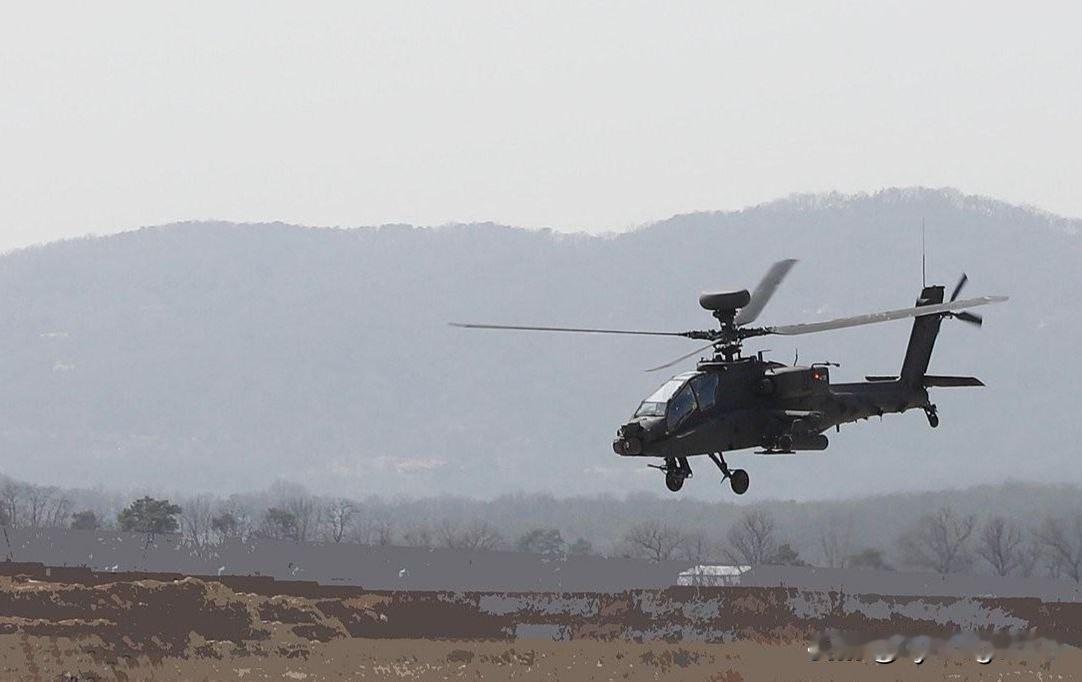 🚁🇺🇸🇰🇷 一架美国陆军阿帕奇直升机在韩国紧急迫降

9月29日，当地