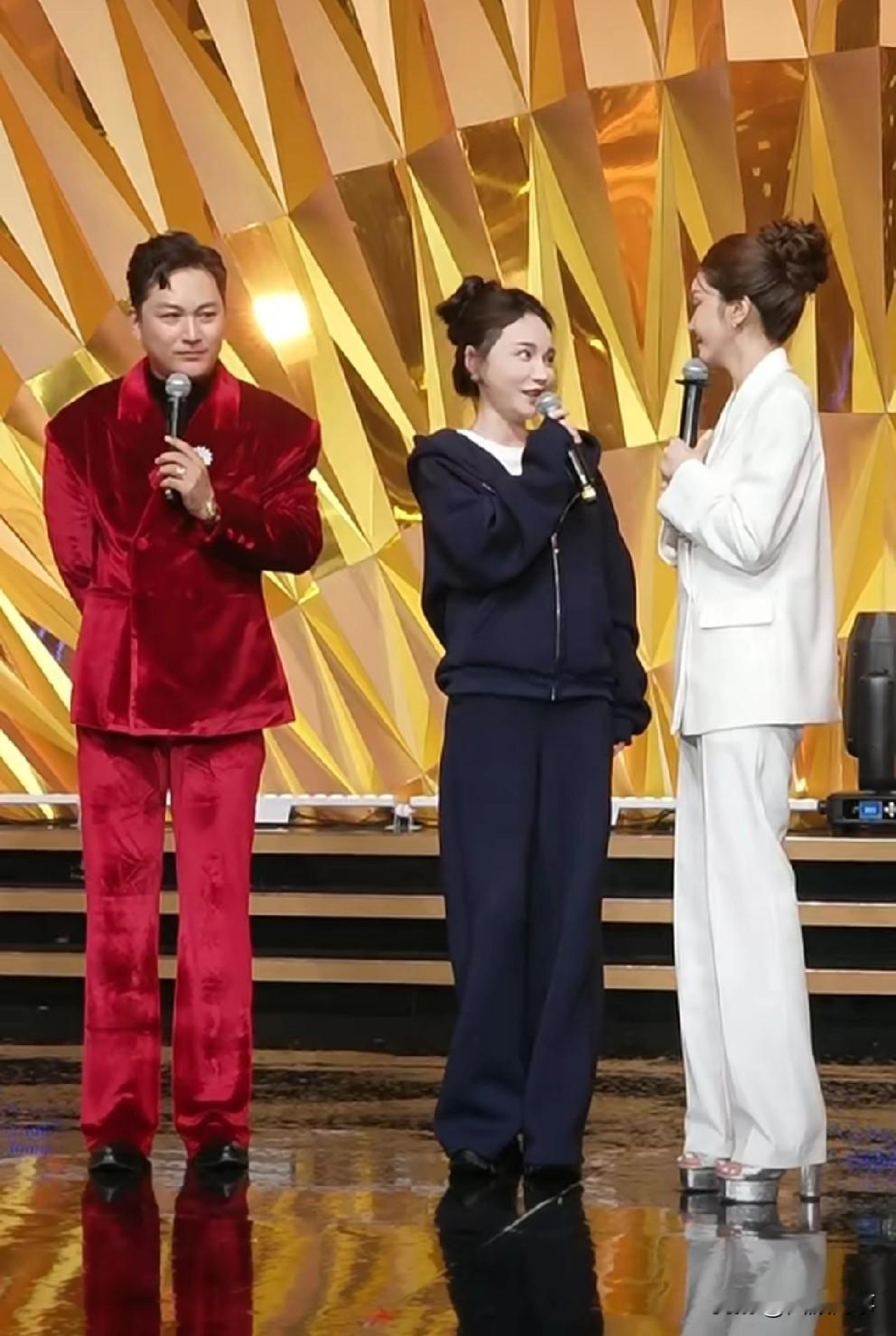 “泔水曼”节奏疯狂霸屏投放酒店巨屏！王小源、刘一手发声维护，明确来ks直播！
