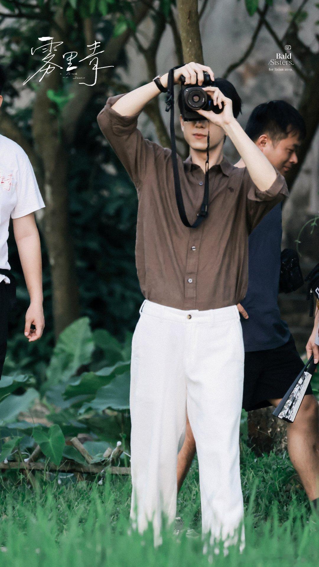李现大夏天在广东穿大衣广东的热是真热🥵🥵🥵🥵🥵 