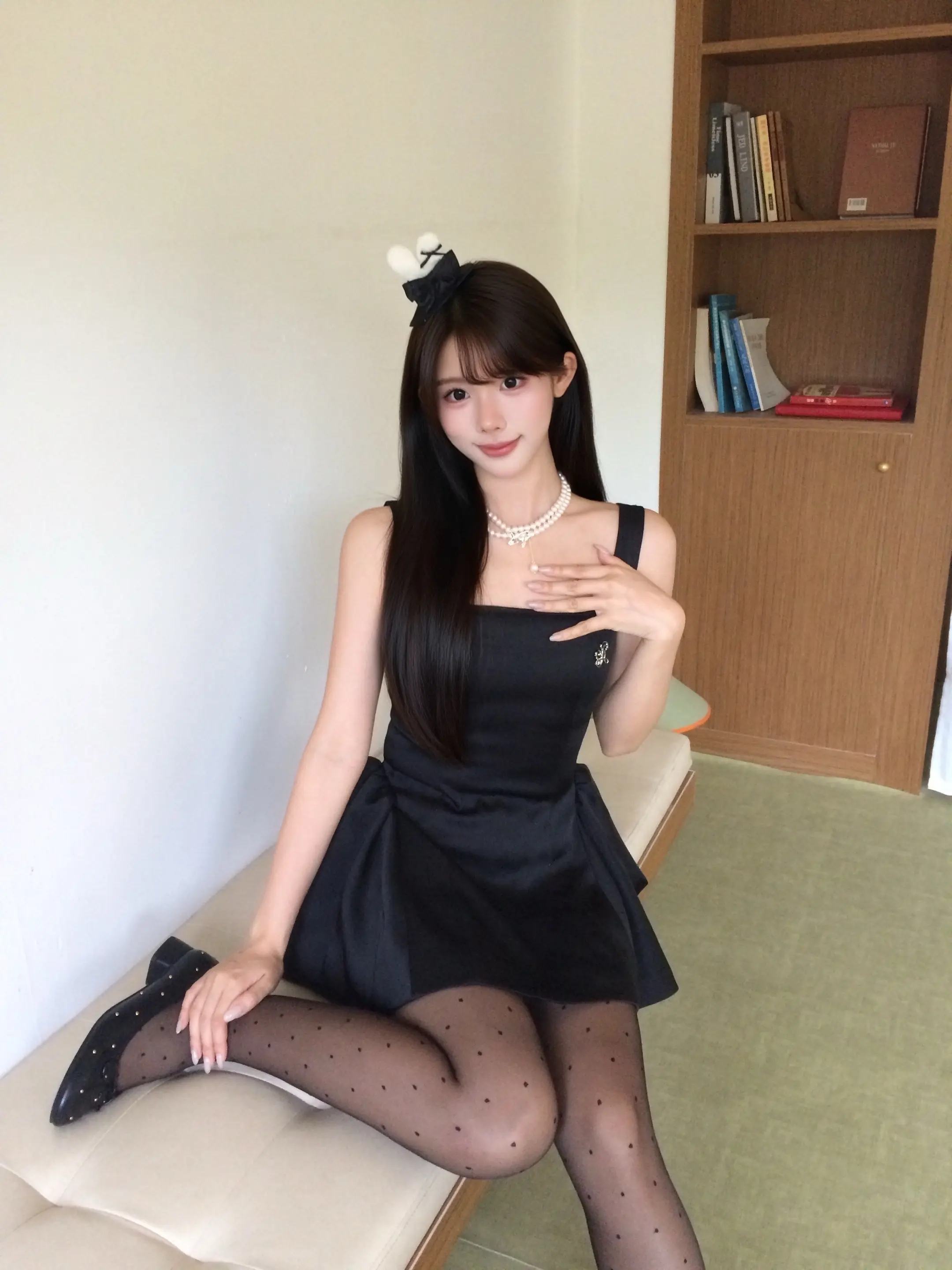 🖤。今天是赫本风小黑裙  一整个贵气感千金的感觉