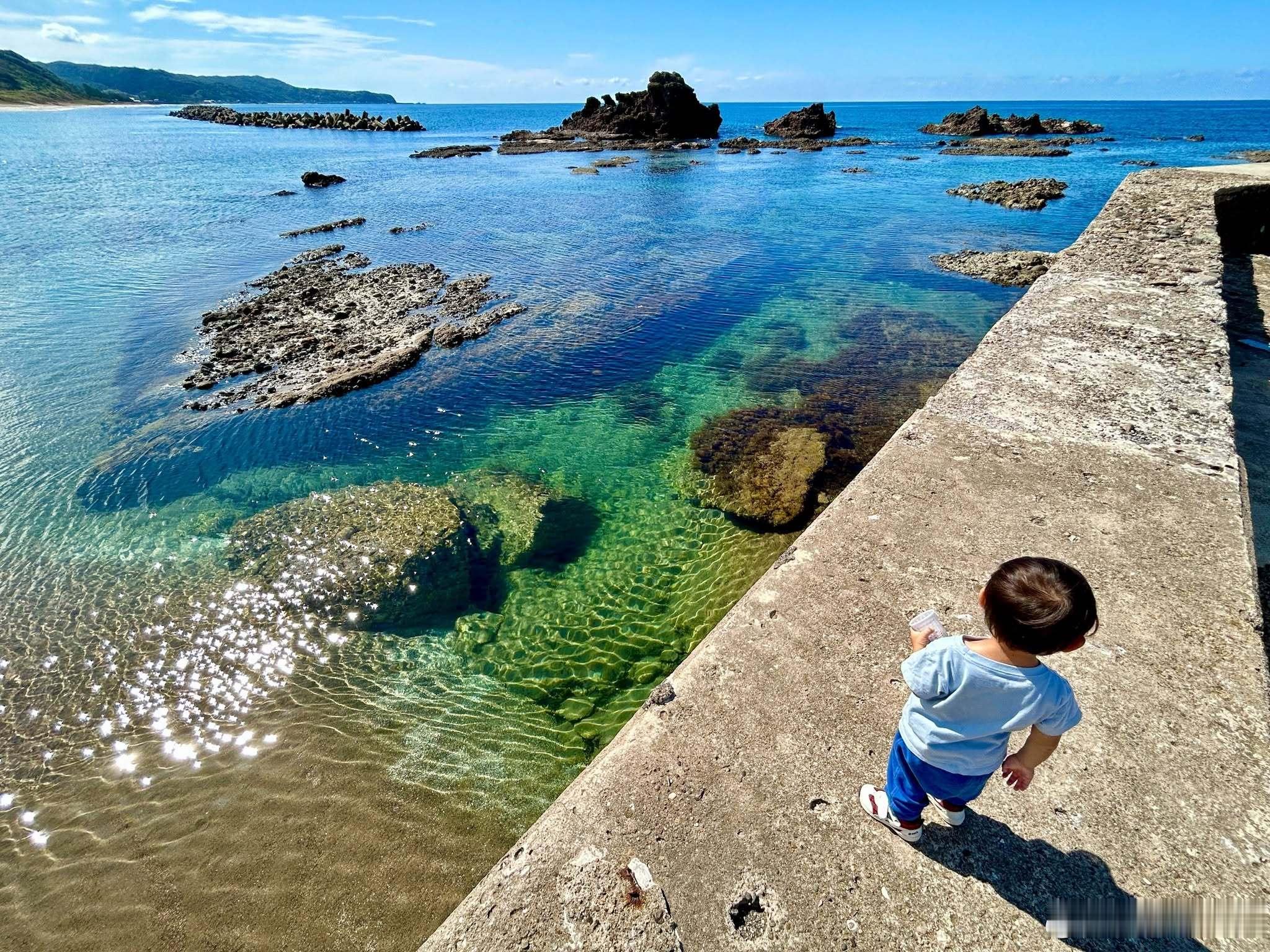 【 能登半岛地震前后的巨大变化 】图１：震灾前的2023年。图２：震灾后的202
