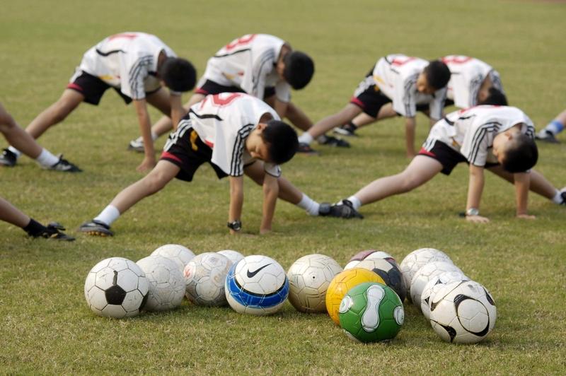 【发展平民足球，能让中国足球队进世界杯吗】
        发展平民足球对中国足