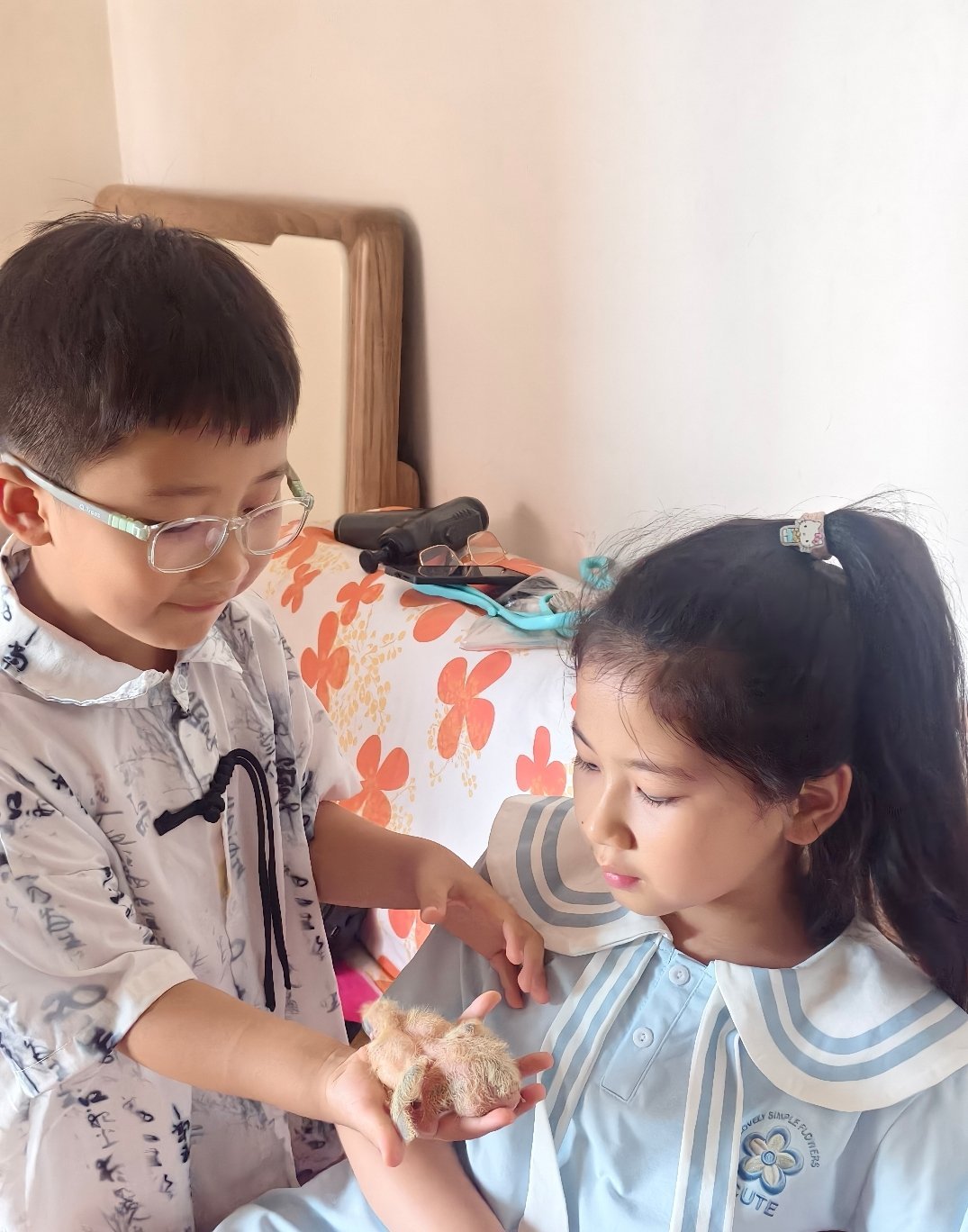 已经放假一周了，我每天被姐弟俩的无限循环"妈妈妈妈"喊的头昏眼花的，每天断不完的