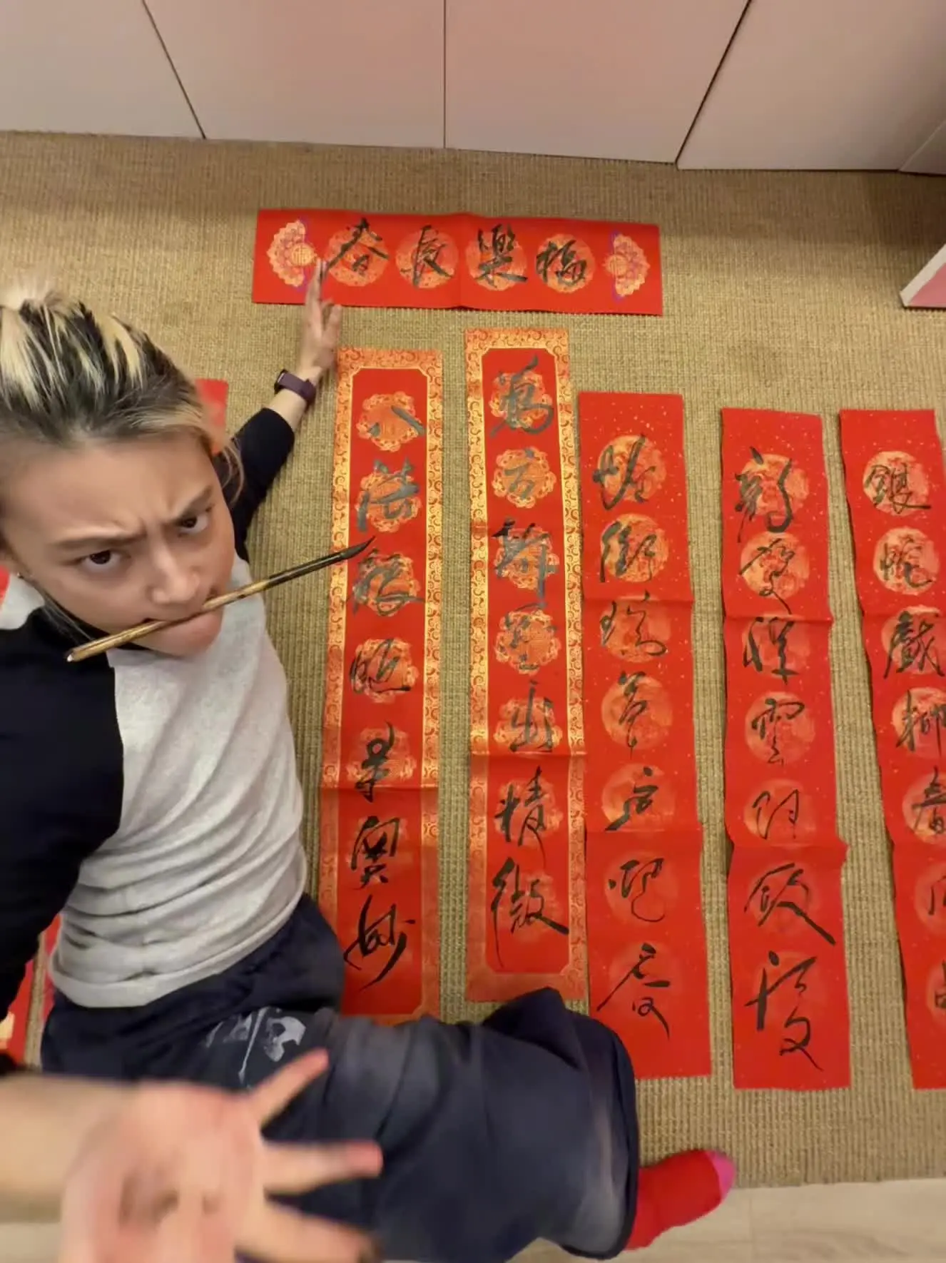你的春联小子上线！ 写完春联 回家过年！看看你家春联？