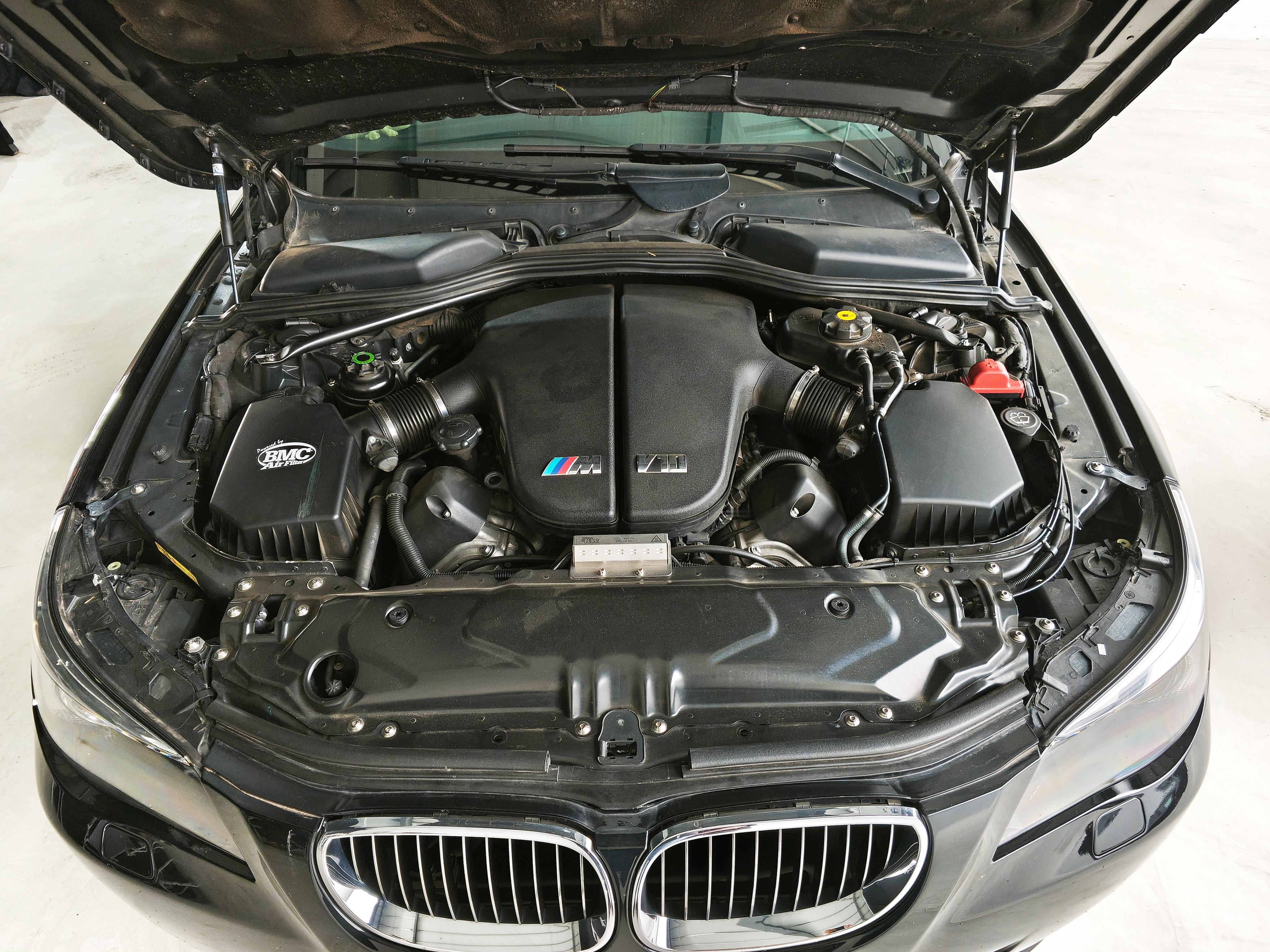 底盘代号E60、F10、G90V10自吸、V8涡轮、V8涡轮➕电机赛车发动机技术