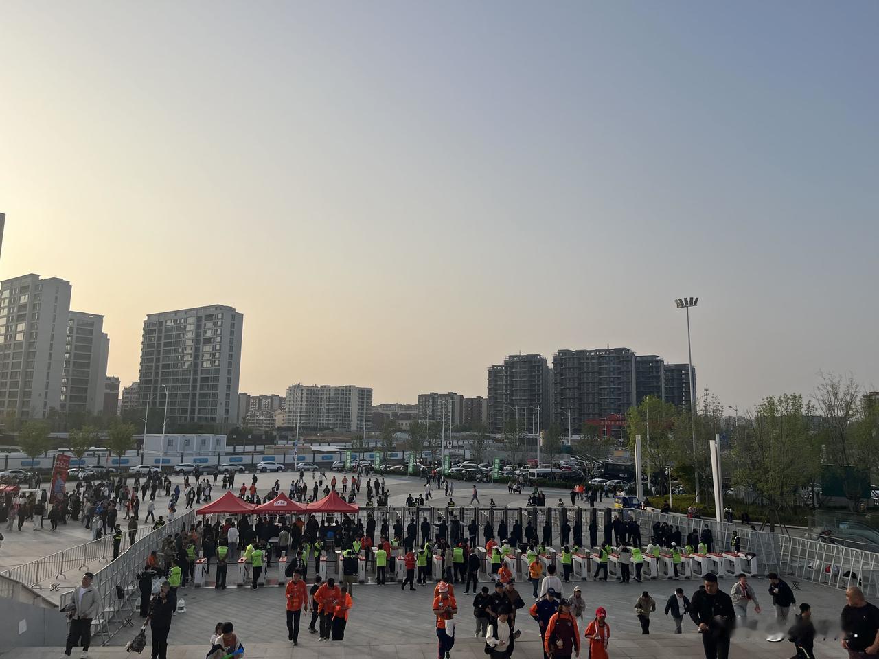 城阳得感谢青春体育馆啊！

一个标准很高的体育馆，中超联赛海牛队主场所在地。
