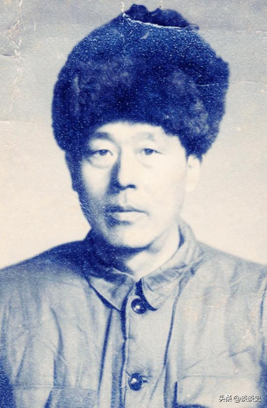 1940年，张啸林让保镖交枪，准备开除他，保镖说：“不干就不干，走人就是了！”说