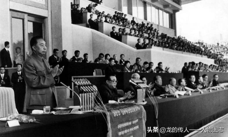 1978年5月7日下午，平壤市人民委员会在牡丹峰体育场举行有10万多人参加的群众