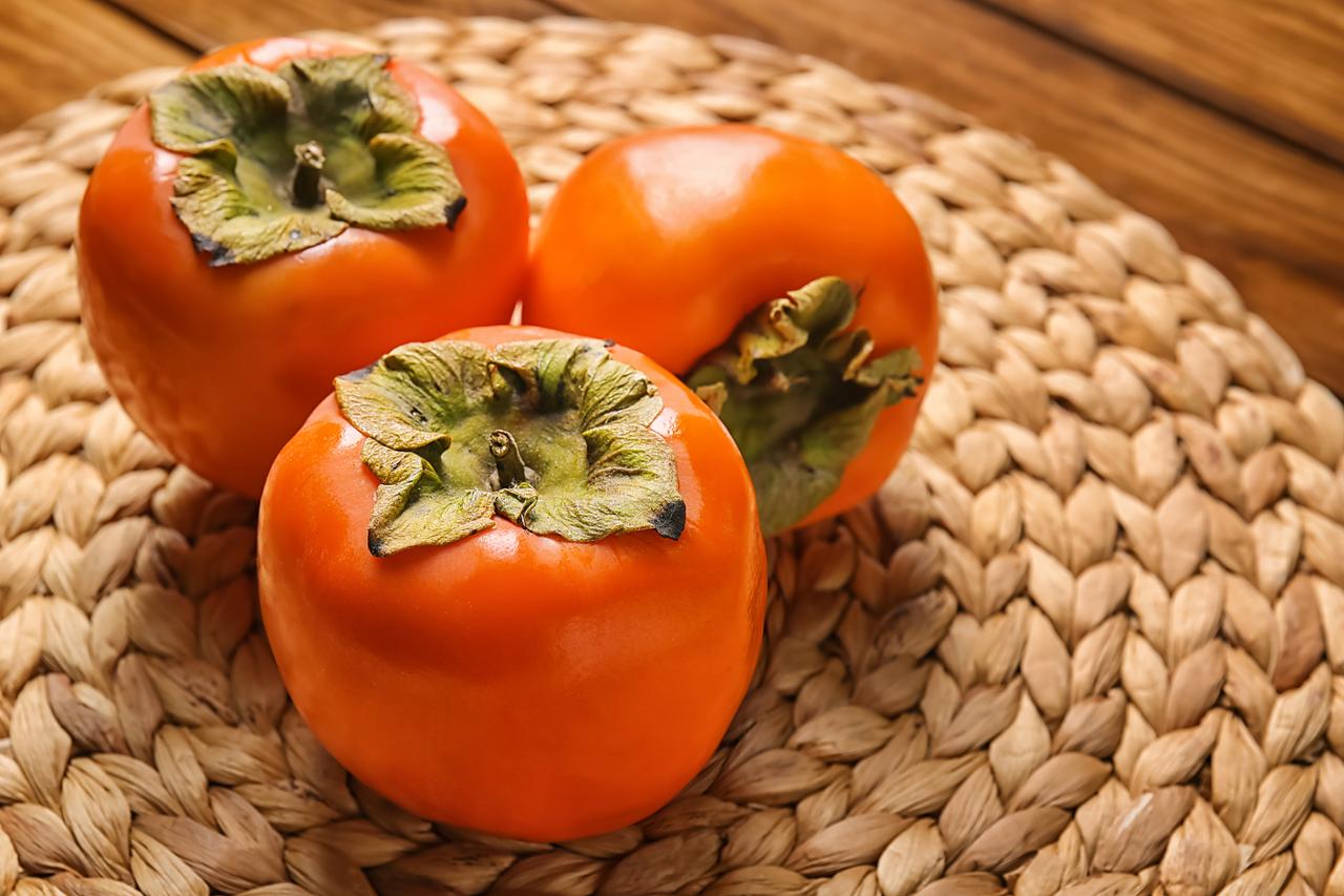 柿子再次被关注！医生发现：常吃柿子的老人，身体或迎来 4 个改善
 
秋天的柿子