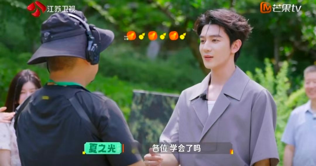 夏之光挤眉弄眼不如陈妍希一句话 笑到捶腿！夏之光为逗笑导演绞尽脑汁，挤眉弄眼试了