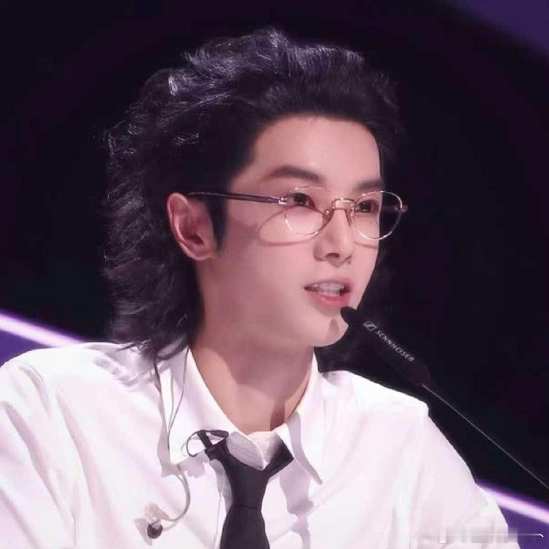 张璐涵提到华晨宇的评价很有帮助，真的特别能理解！华晨宇在音乐上的专业度毋庸置疑，