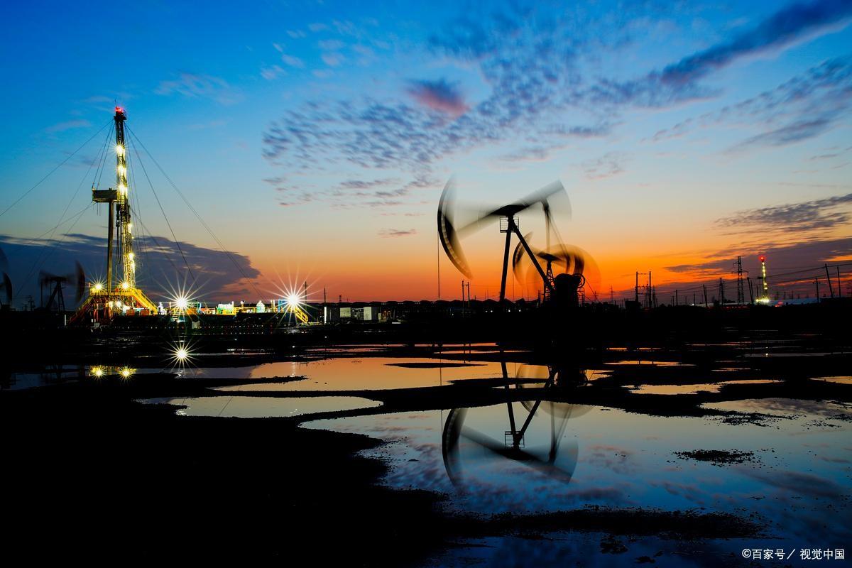 3月19日，美国官方口径突然改变。
就在这一天，美国财长贝森特宣布，将会适当地放