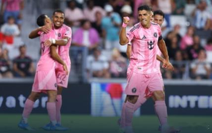 美职联迈阿密豪取五连胜迈阿密国际3-2芝加哥火焰 莱万首秀苏牙双响诺沃送礼！你们