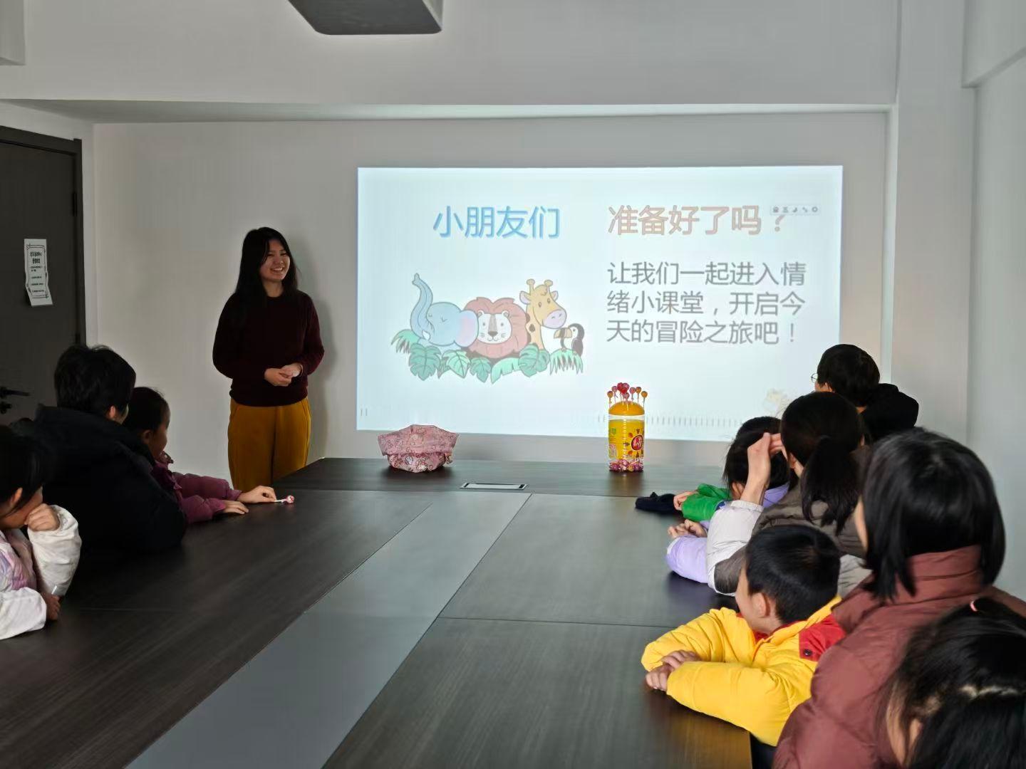 秦岭笑谈 社区是儿童成长的重要阵地，心理健康作为儿童全面发展的关键支撑，直接关系